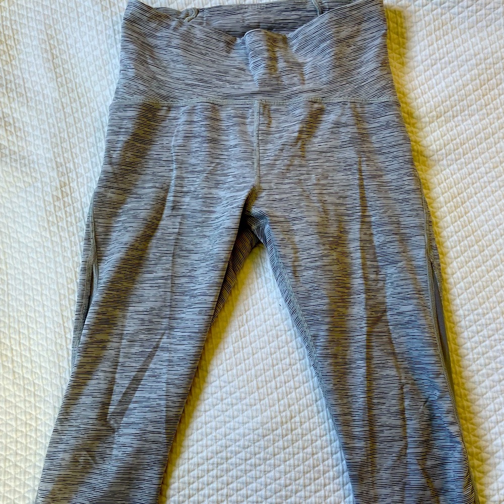 Lululemon capris size 6